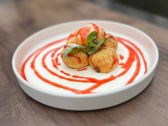 Сирники з полуничним джемом та сметаною 280г